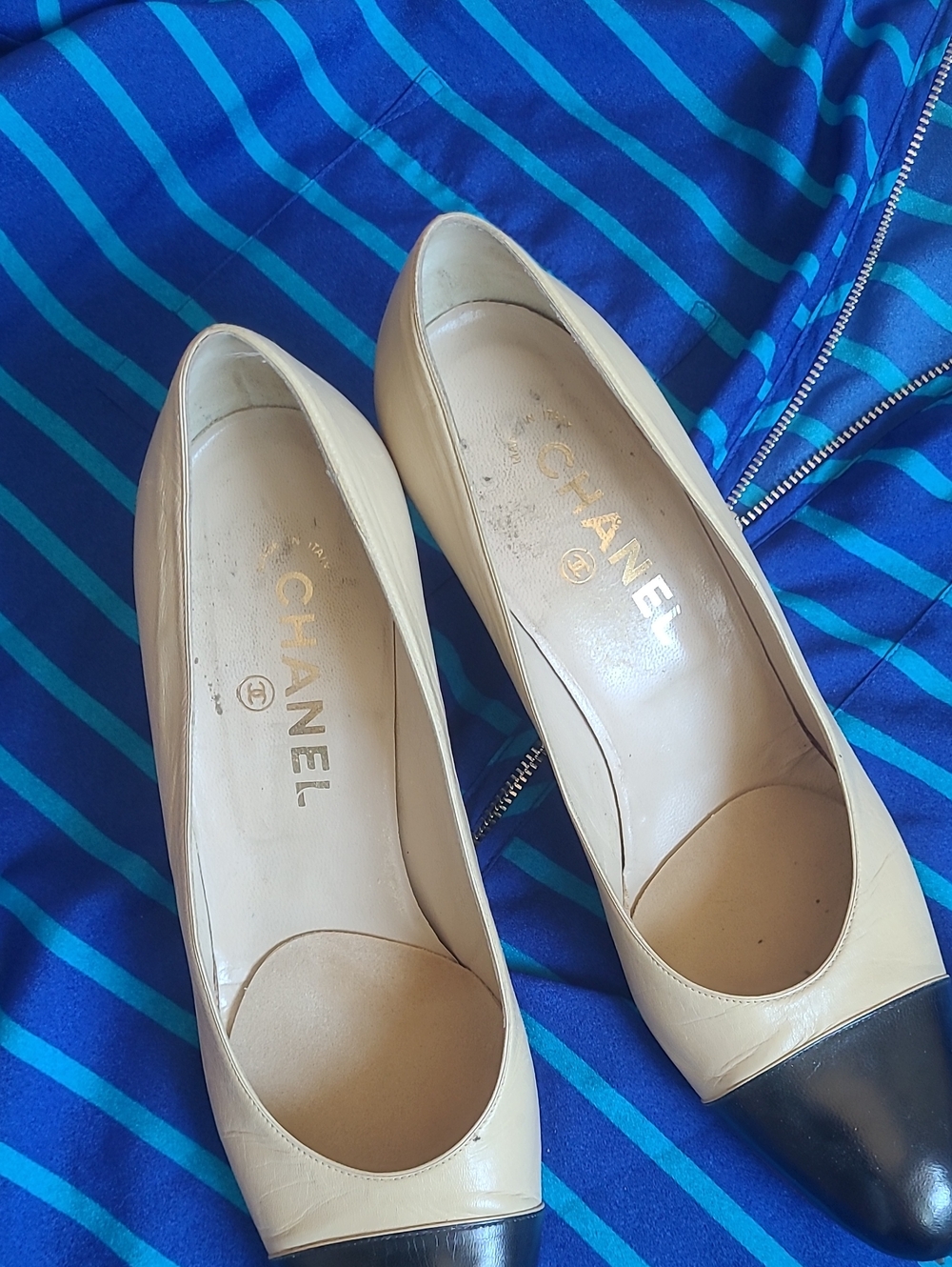 CHANEL Beige Leather Pumps with Black Cap Toe - Picture 7 of 10